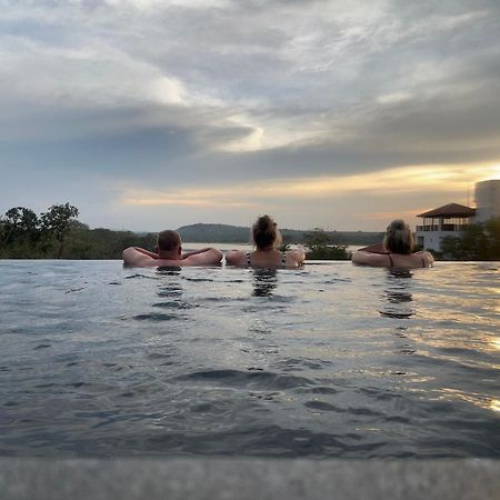Sundown Lake Hotel & Spa Habarana Kültér fotó