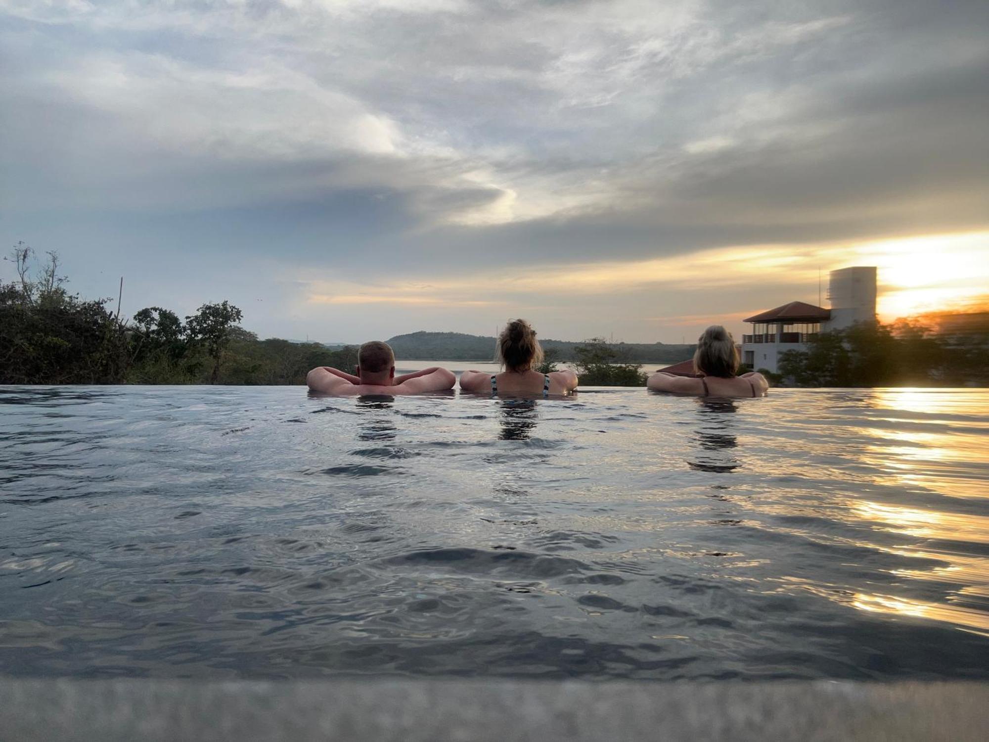Sundown Lake Hotel & Spa Habarana Kültér fotó